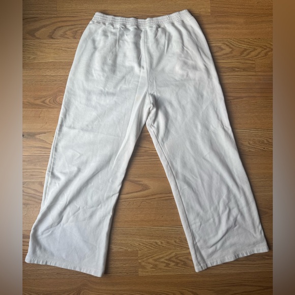 Abercrombie & Fitch Women’s White Sweat Set - XL - Picture 9 of 10